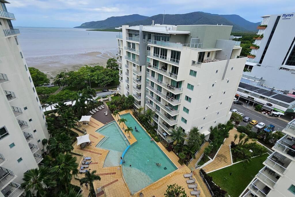 Waterfront Sub-Penthouse Apartment In City Centre Cairns Exterior photo