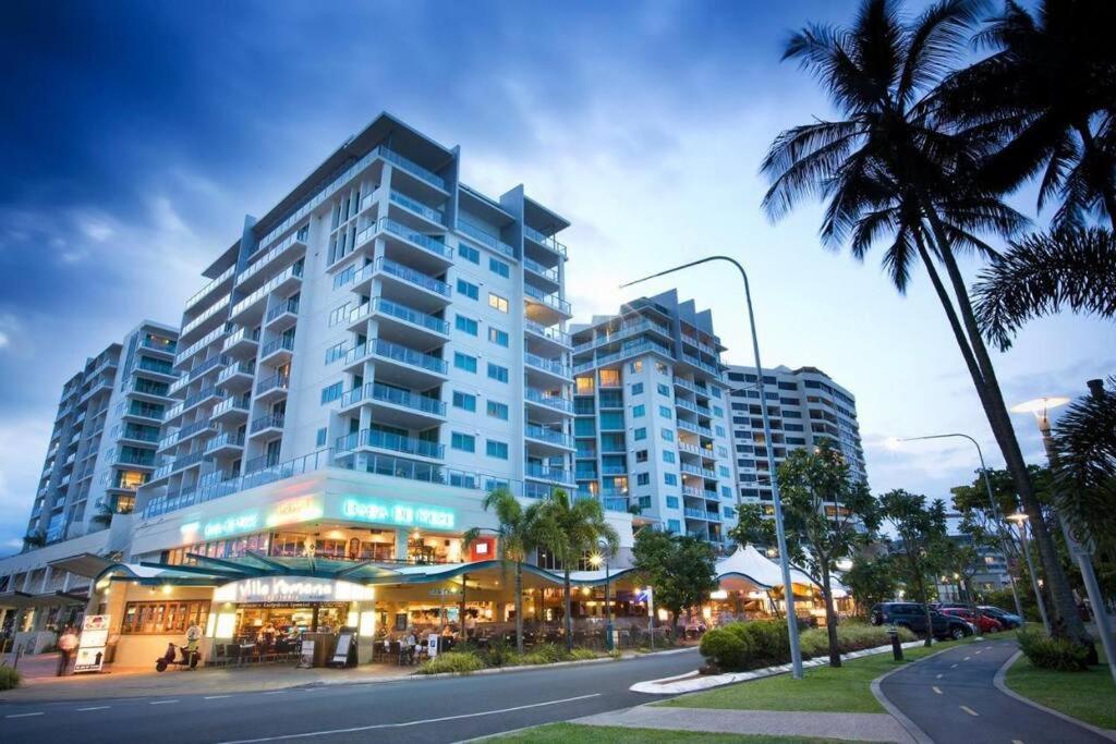 Waterfront Sub-Penthouse Apartment In City Centre Cairns Exterior photo