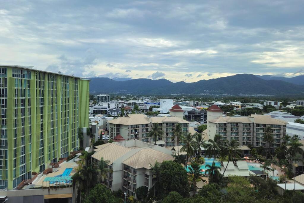 Waterfront Sub-Penthouse Apartment In City Centre Cairns Exterior photo